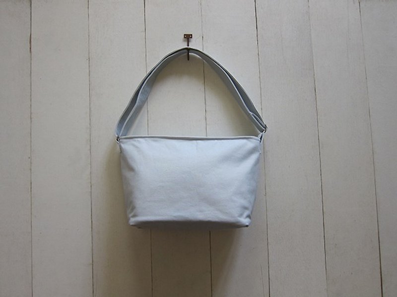 Canvas Crossbody Bag-Small 2.0 Version (Silver Grey + Light Grey) / Zipper Opening + Fixed Adjustable Strap - กระเป๋าแมสเซนเจอร์ - วัสดุอื่นๆ หลากหลายสี