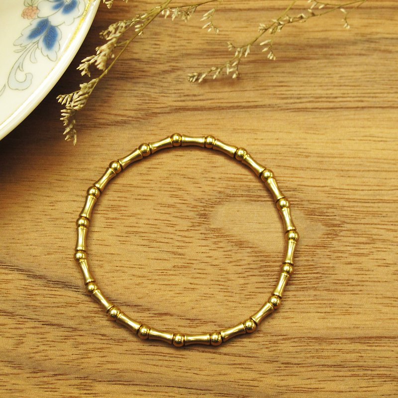 The best gift is a simple and neutral bracelet with brass and gold silk - สร้อยข้อมือ - วัสดุอื่นๆ สีทอง