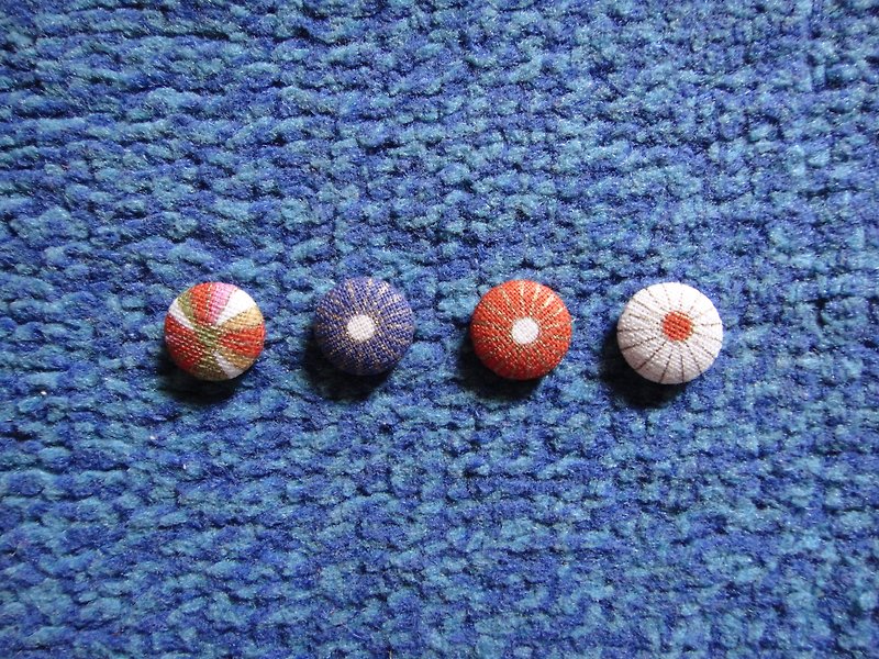 Japanese style button earrings [Random shipment] C22BT / UY15 - ต่างหู - ผ้าฝ้าย/ผ้าลินิน 