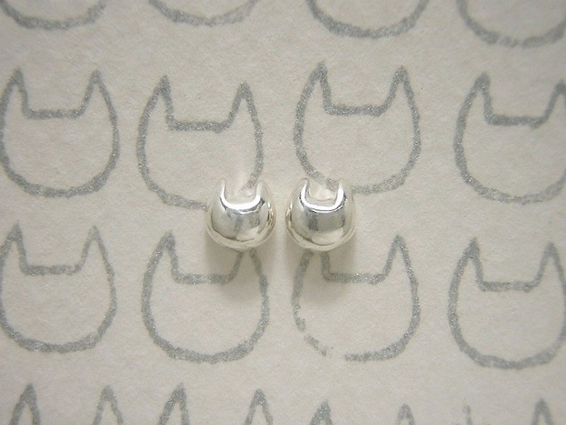 miaow icon earrings ( cat silver earrings 貓 猫 銀 穿孔耳环 ) - ต่างหู - เงินแท้ สีเงิน