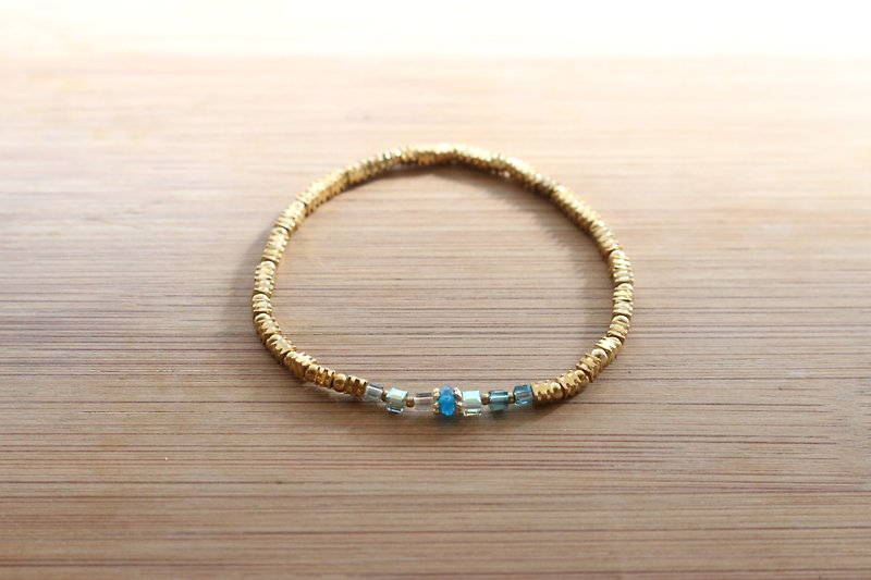 < ☞ HAND IN HAND ☜ > apatite - Sentimental Brass bracelet (0455) - Bracelets - Gemstone Green