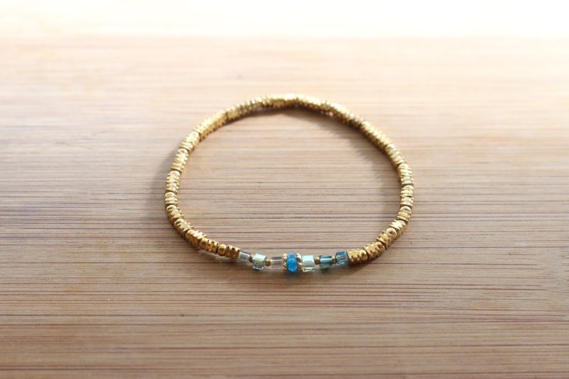 < ☞ HAND IN HAND ☜ > apatite - Sentimental Brass bracelet (0455) - สร้อยข้อมือ - เครื่องเพชรพลอย สีเขียว