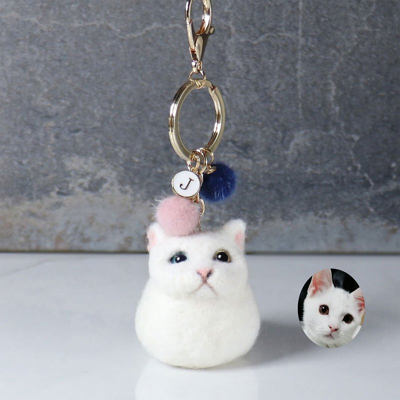 Wool felt white cat pill [feiwa 霏 hand made] key ring doll (welcome to order your cat) - ที่ห้อยกุญแจ - ขนแกะ หลากหลายสี