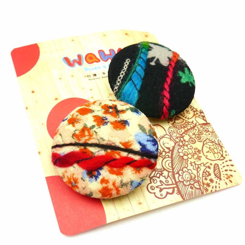 Handmade cloth badge (medium) color wool (2 pcs/set) - เข็มกลัด - ผ้าฝ้าย/ผ้าลินิน หลากหลายสี