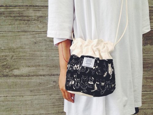 :::Bangstree:: Shoulder Bucket Bag -black cats