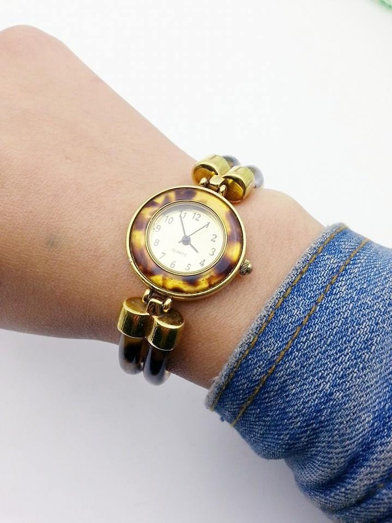 [Lost and find the old tortoiseshell] amber bracelet watch - นาฬิกาผู้หญิง - เครื่องเพชรพลอย สีนำ้ตาล