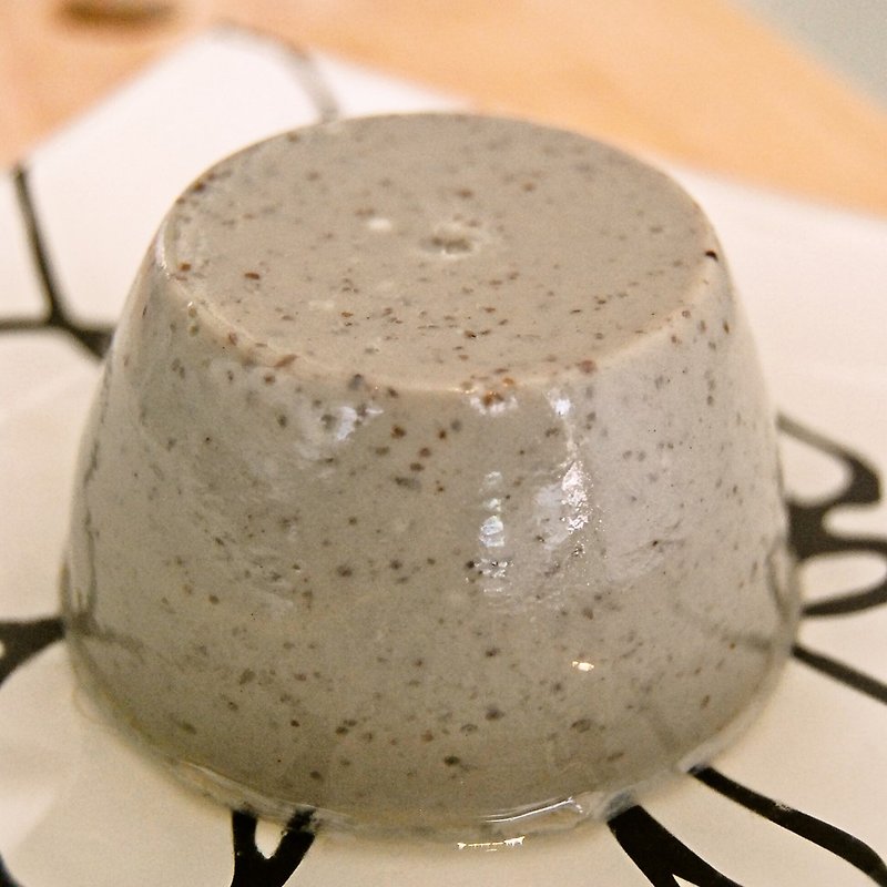 Black Fungus Sesame Cheese x Sesame │ Ovo-Lacto Vegetarian, Mellow and Smooth - Panna Cotta & Pudding - Fresh Ingredients Gray
