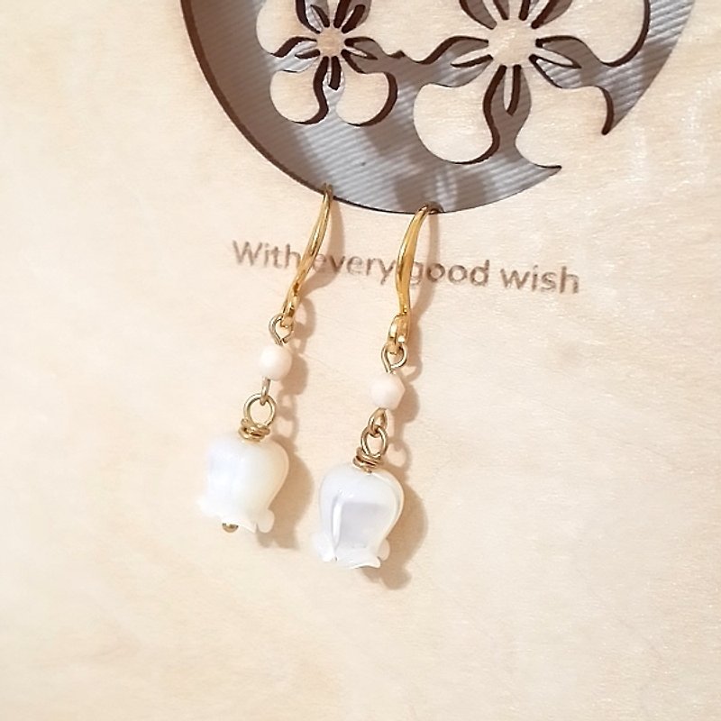 momolico handmade- shell earrings lily of the valley - ต่างหู - เครื่องเพชรพลอย ขาว