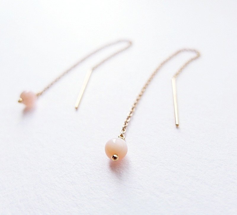 | Touch of moonlight | pink lip shell beads cat eye effect simple ear chain earrings 14K gold - ต่างหู - เครื่องเพชรพลอย สึชมพู