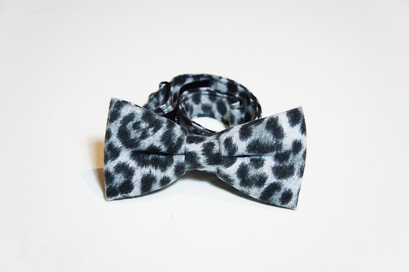 Stone as chic bristles leopard print bow tie bow Tie - เนคไท/ที่หนีบเนคไท - วัสดุอื่นๆ สีเทา