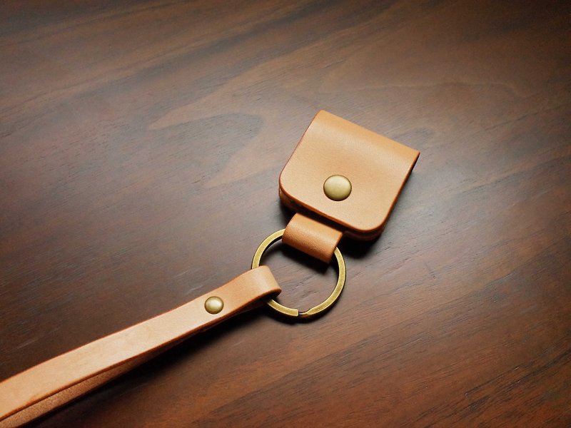 全手工縫製植鞣革牛皮救急鑰匙圈－原色 - 鑰匙圈/鑰匙包 - 真皮 卡其色