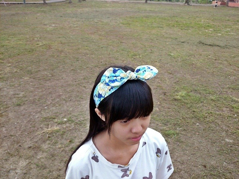 Blue Flower Bunny Ears Headband - ผ้ากันเปื้อน - วัสดุอื่นๆ 
