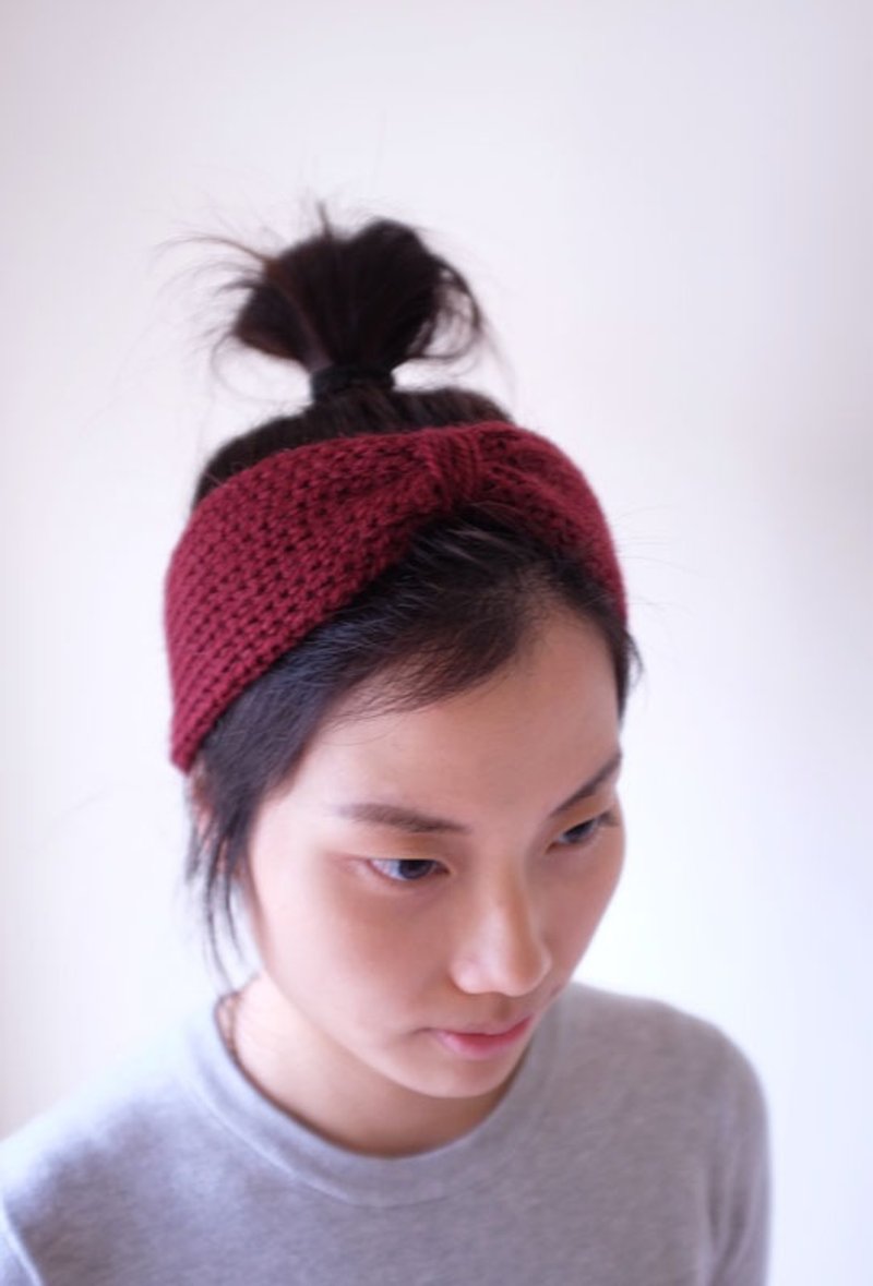 Studio Chiia * Hand knit headband - mohair wool - comfortable and warm - เครื่องประดับผม - วัสดุอื่นๆ สีน้ำเงิน