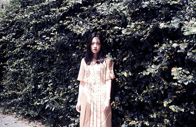 Vintage dress 淺咖啡花紋洋裝 日本製 古著洋裝 古著 - 洋裝/連身裙 - 其他材質 金色