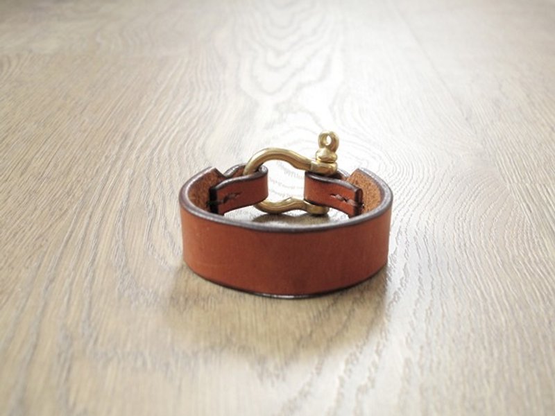 純黃銅升級水匠扣 手製皮革手環 (啡色) - 手鍊/手環 - 真皮 金色