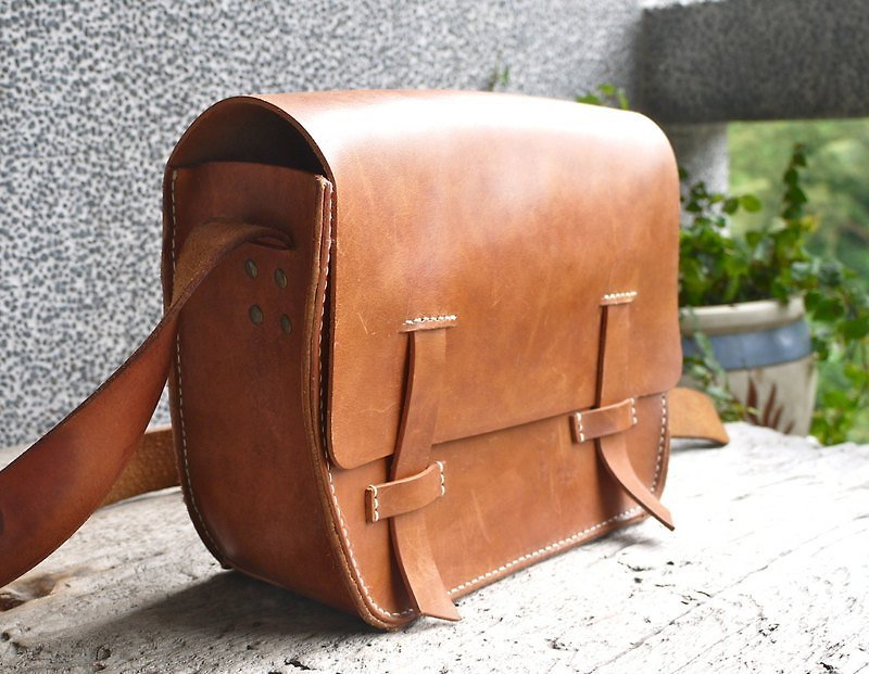 Vintage肩背包 - Messenger Bags & Sling Bags - Genuine Leather Brown