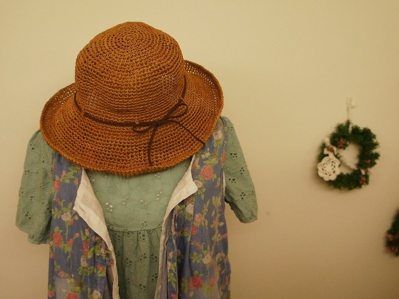 Decorative braided leather cord broad-brimmed straw hat - - หมวก - วัสดุอื่นๆ สีนำ้ตาล