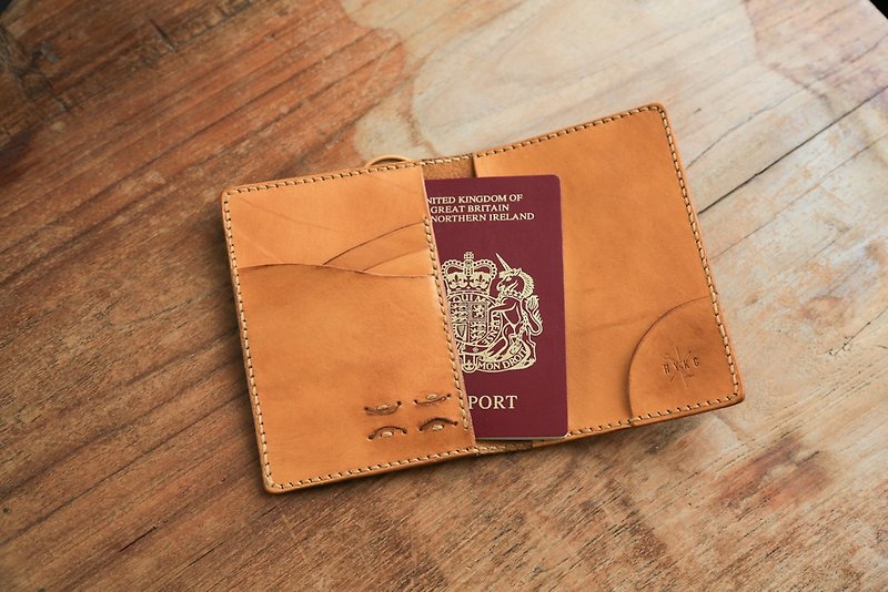 hykcwyre Hand stitched Personalise Passport Case, Traveller Documents Holder - ที่เก็บพาสปอร์ต - หนังแท้ หลากหลายสี