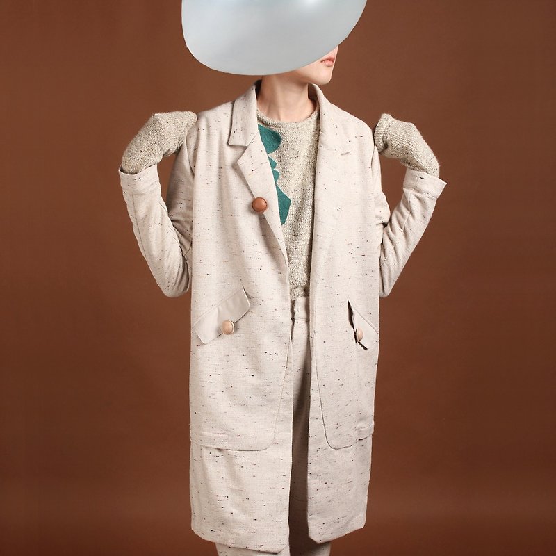 MaodiuL layered color dotted Linen original design long suit trench coat (comes with a pair of polka dot brooches) - เสื้อสูท/เสื้อคลุมยาว - ผ้าฝ้าย/ผ้าลินิน หลากหลายสี