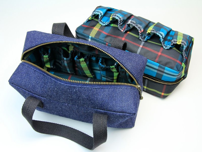 Beauty Handbag With Inner Bag Pocket Big Rectangular Blue Red - กระเป๋าเครื่องสำอาง - ผ้าฝ้าย/ผ้าลินิน หลากหลายสี