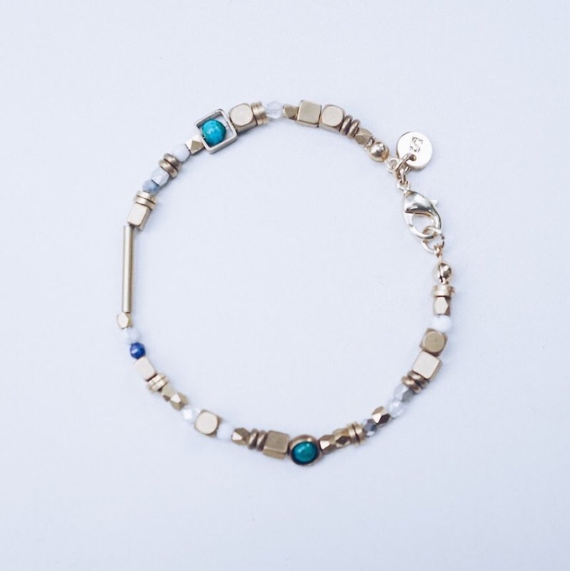 藍綠黃銅寶石手鏈（鳳凰石、青金石、白松石、捷克玻璃珠）Blue Tone Brass Bracelet - 手鍊/手鐲 - 其他材質 金色