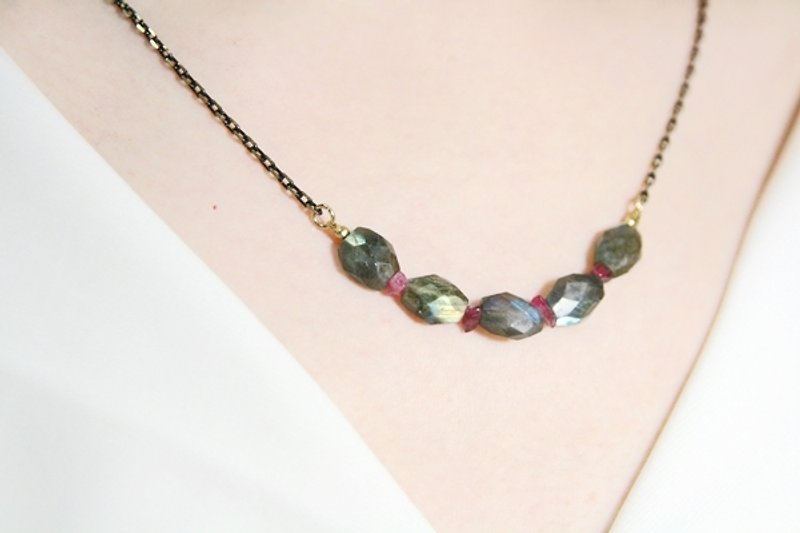 [Ofelia arts & amp; crafts] Natural Stone - Natural labradorite x red garnet necklace [J32-Felicia] - Necklaces - Gemstone 