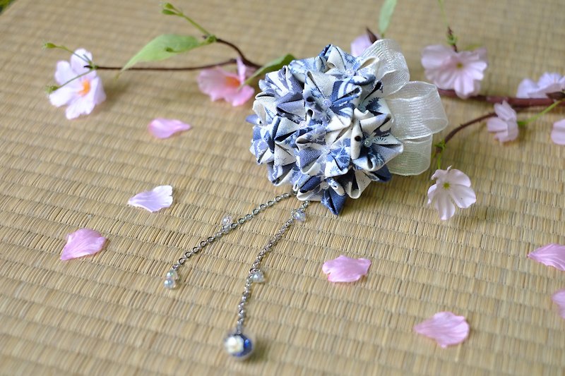 【洋粋スタイル】つまみ細工手作花簪－盛夏紫陽花。沁藍琉璃 - 髮飾 - 其他材質 藍色