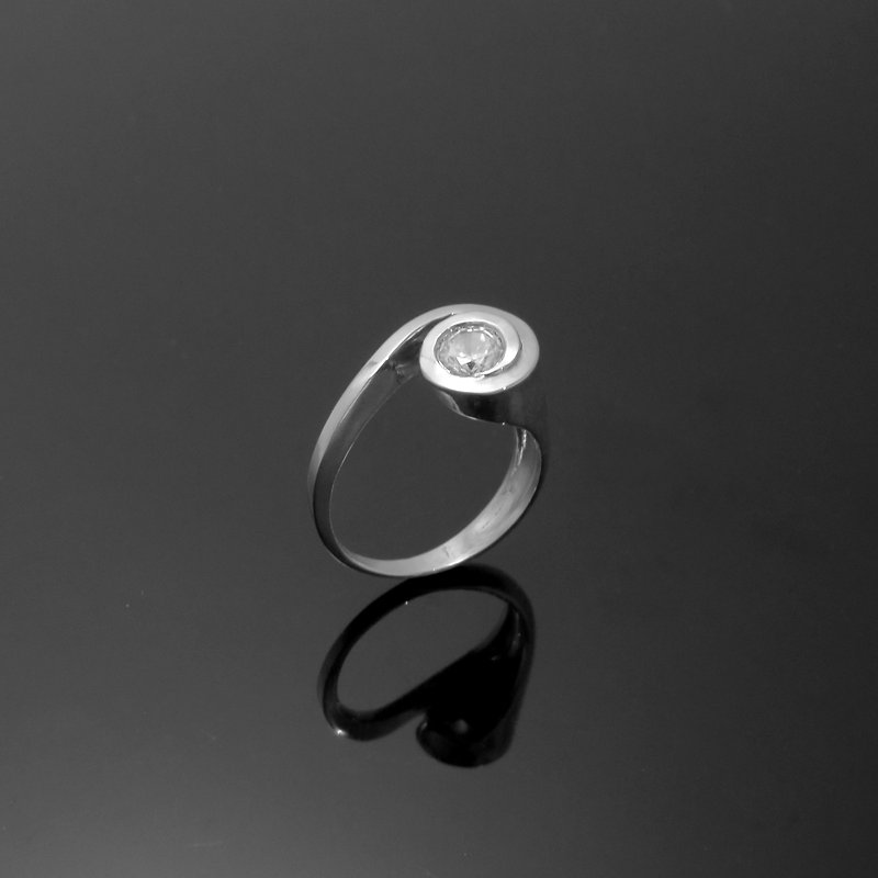 鋯石系列 / 鋯石5mm流線單鑽戒 / 925銀 / 設計師款 - 戒指 - 其他金屬 銀色