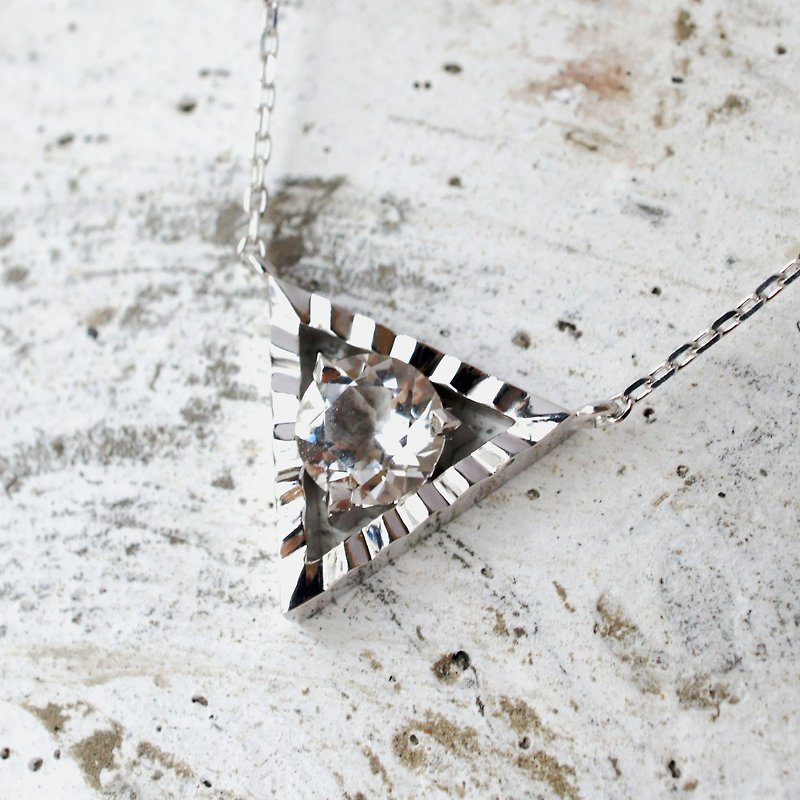 Triangle necklace / crystal - สร้อยคอ - โลหะ สีเงิน
