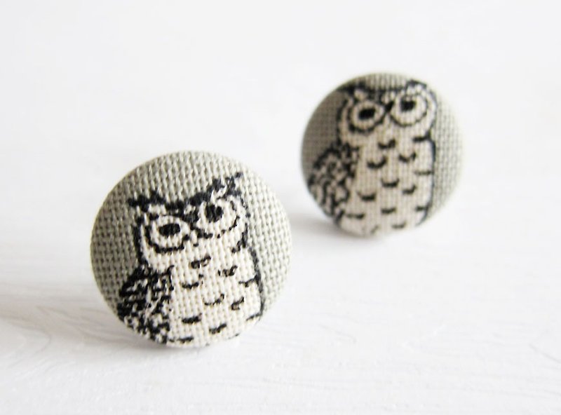 Cloth buckle earrings owls can be used as clip earrings - ต่างหู - วัสดุอื่นๆ สีเทา