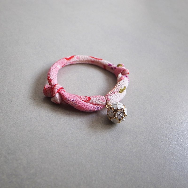 日本犬貓和布項圈(可調式)--四季粉+白幸運草圓鈴(可改安全扣) - 項圈/牽繩 - 絲．絹 粉紅色