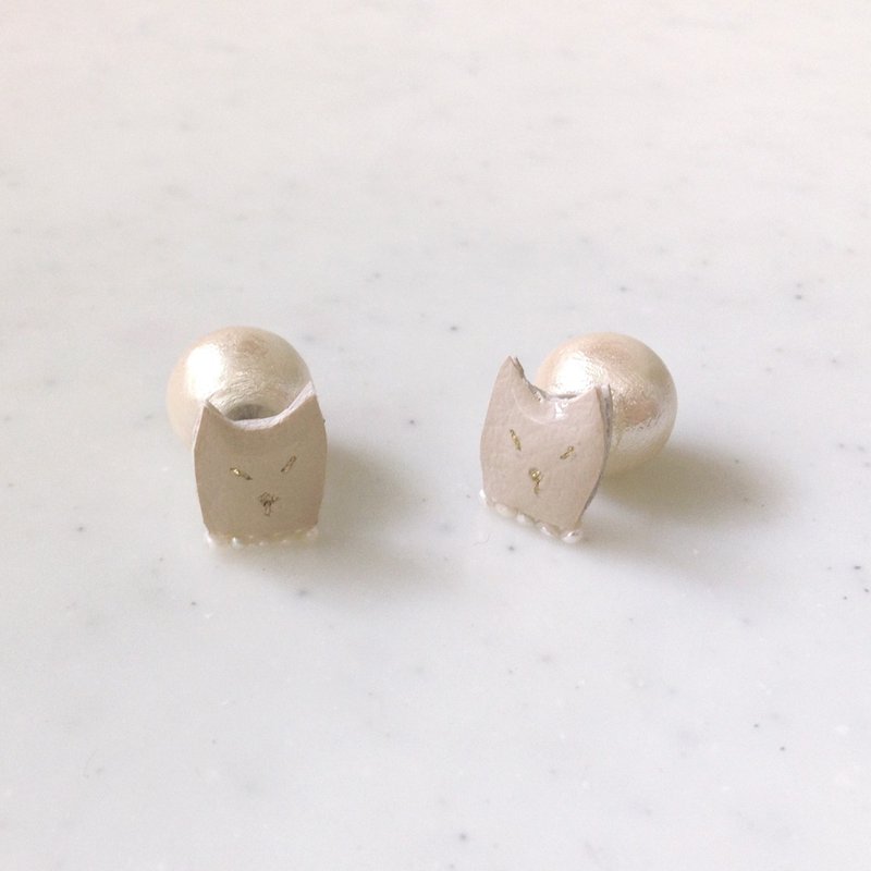 しろねこピアス コットンパールキャッチ(1ペア)【受注生産】 - 耳環/耳夾/耳骨夾 - 其他材質 白色