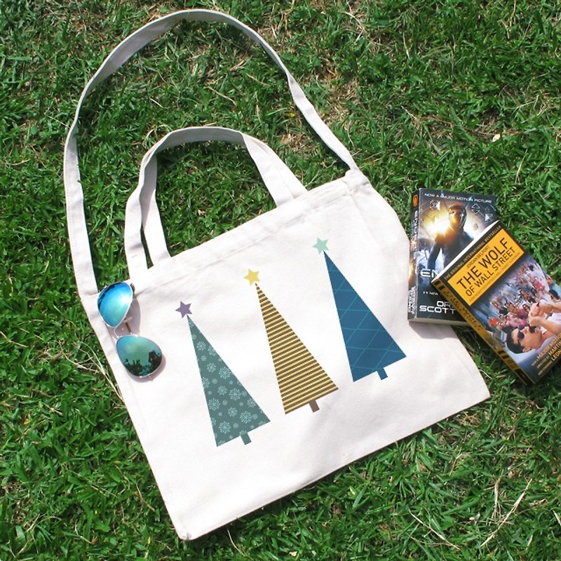 Christmas tree cultural and creative wind horizontal canvas bag - กระเป๋าคลัทช์ - ผ้าฝ้าย/ผ้าลินิน สีกากี