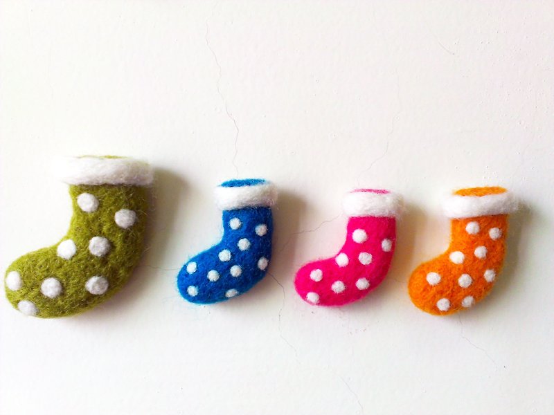 Minibobi hand-made wool felt - wish socks / pin - เข็มกลัด - วัสดุอื่นๆ หลากหลายสี