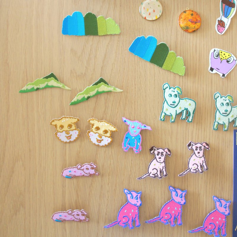 桃紅米克斯小狗 繡花別針 / 貼布 - 心口針/胸針 - 其他材質 紅色