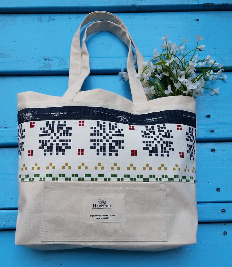 Nordic characteristic square pattern handbag shoulder bag cotton canvas handmade side backpack - กระเป๋าแมสเซนเจอร์ - วัสดุอื่นๆ ขาว