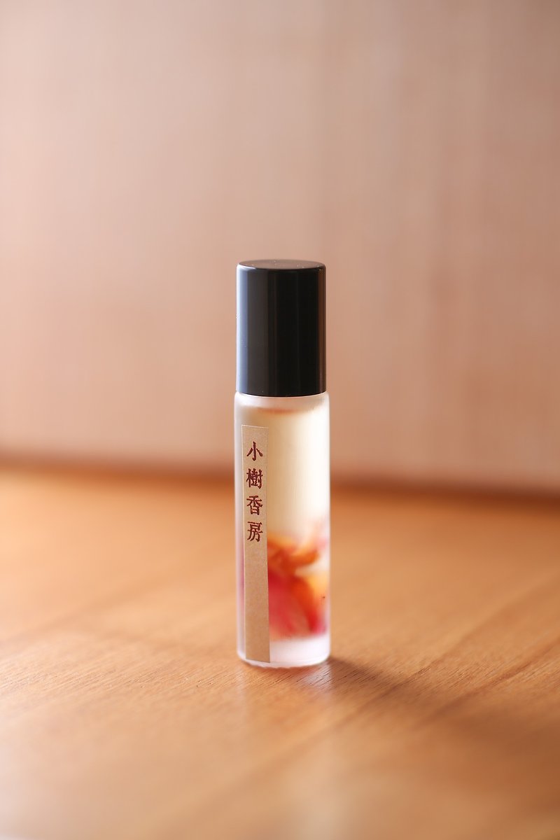 [Specimen] geranium aroma massage oils - ผลิตภัณฑ์บำรุงผิว/น้ำมันนวดผิวกาย - พืช/ดอกไม้ สีแดง
