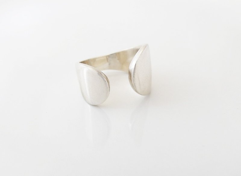 Charlene sterling silver hand-made -*I want a person to travel adjustable sterling silver ring* - แหวนทั่วไป - โลหะ 