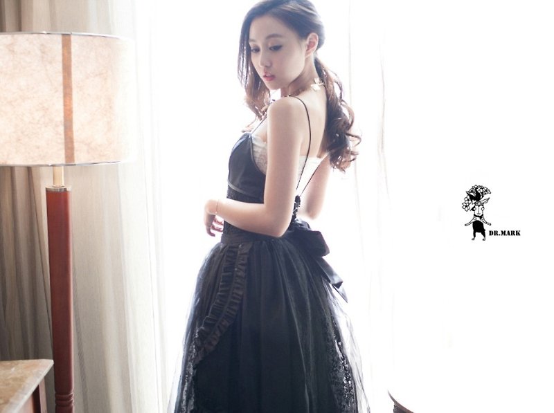 Mark is the Queen of Windsor, mesh stitching lace and bow tie big skirt - กระโปรง - วัสดุอื่นๆ สีดำ