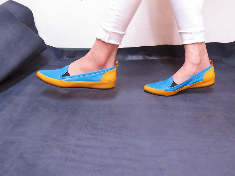 H THREE pointed lazy shoes / blue yellow - รองเท้าอ็อกฟอร์ดผู้หญิง - หนังแท้ สีน้ำเงิน
