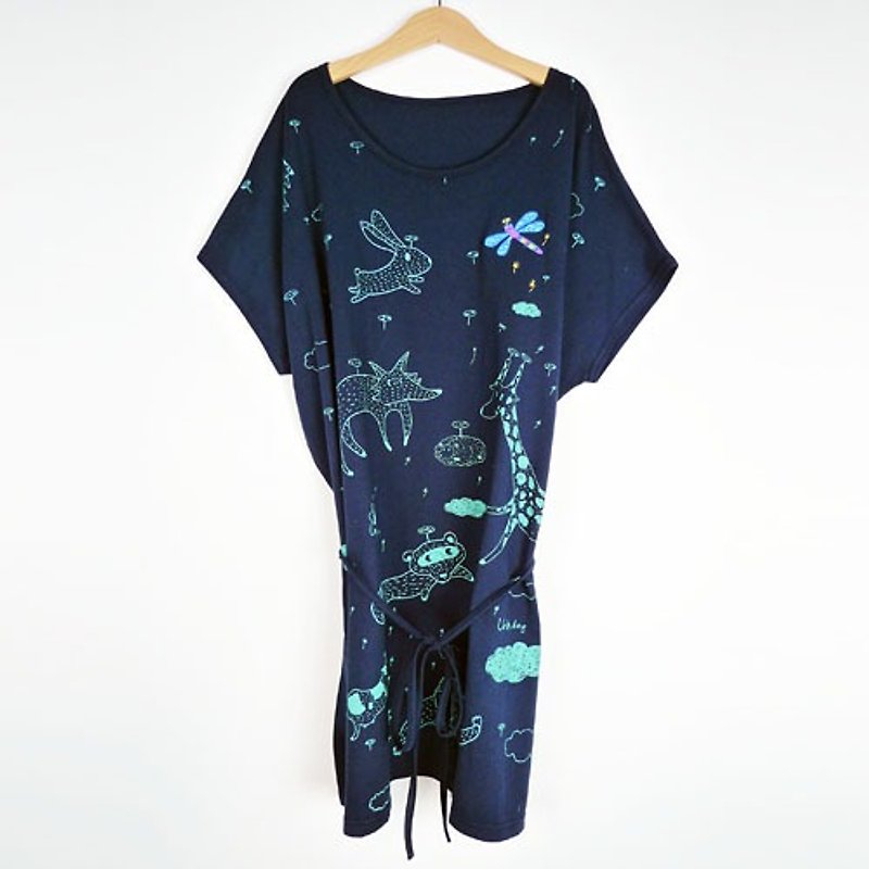 : Urb] [bamboo dragonfly female / square tying wear style / dark blue. - ชุดเดรส - ผ้าฝ้าย/ผ้าลินิน สีน้ำเงิน