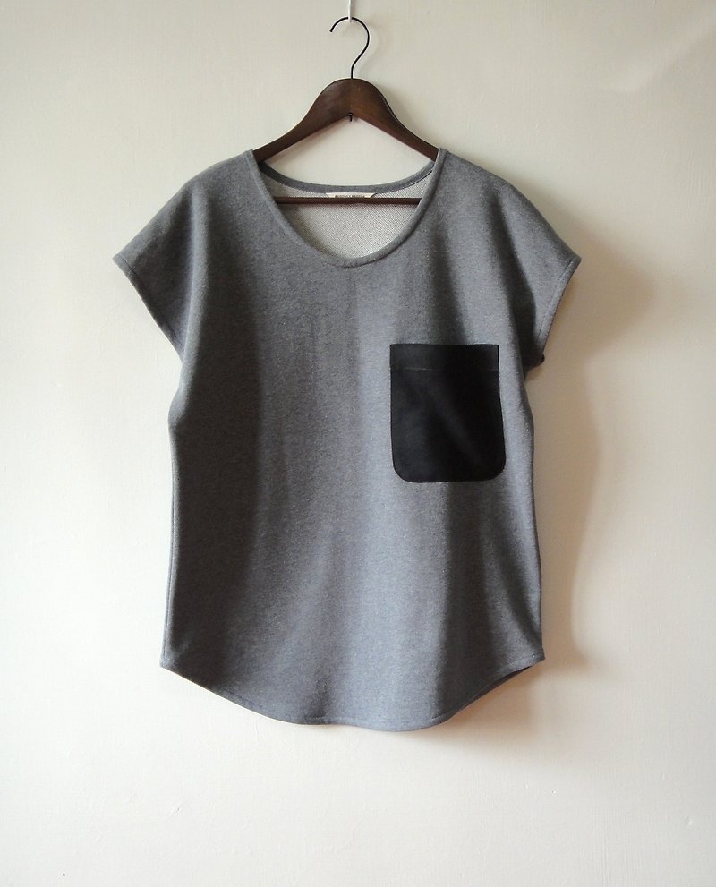 【Addition X Addition_手作．灰色．拼貼．厚棉質上衣】 - Women's T-Shirts - Cotton & Hemp Gray