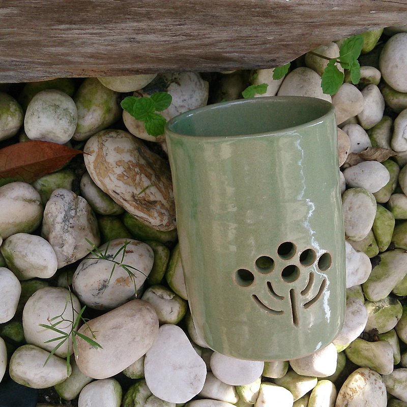 Hand made pottery aromatherapy (round seat / matcha) - น้ำหอม - ดินเผา สีเขียว