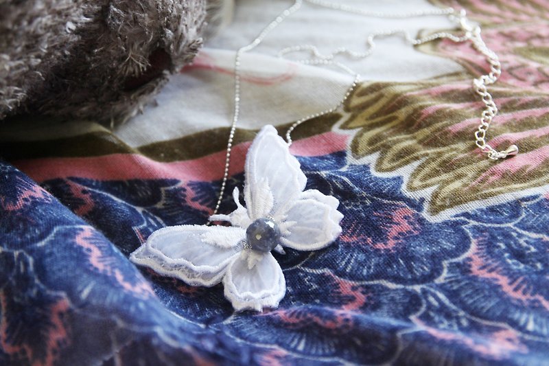 Butterfly embroidery necklace with labradorite - สร้อยคอ - วัสดุอื่นๆ ขาว