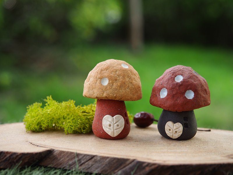 [Mushroom Village Mushroom Village] - super cute hand-made ceramic mushroom hut (caring door) / 2, paragraph 1 group - Items for Display - Other Materials 