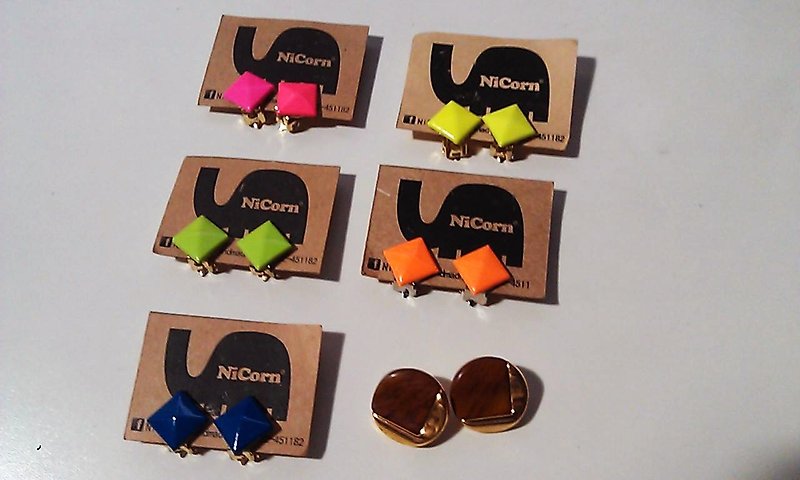 Colorful ear clip rivet section / subsection engraved version of ear acupuncture - Earrings & Clip-ons - Other Materials Multicolor