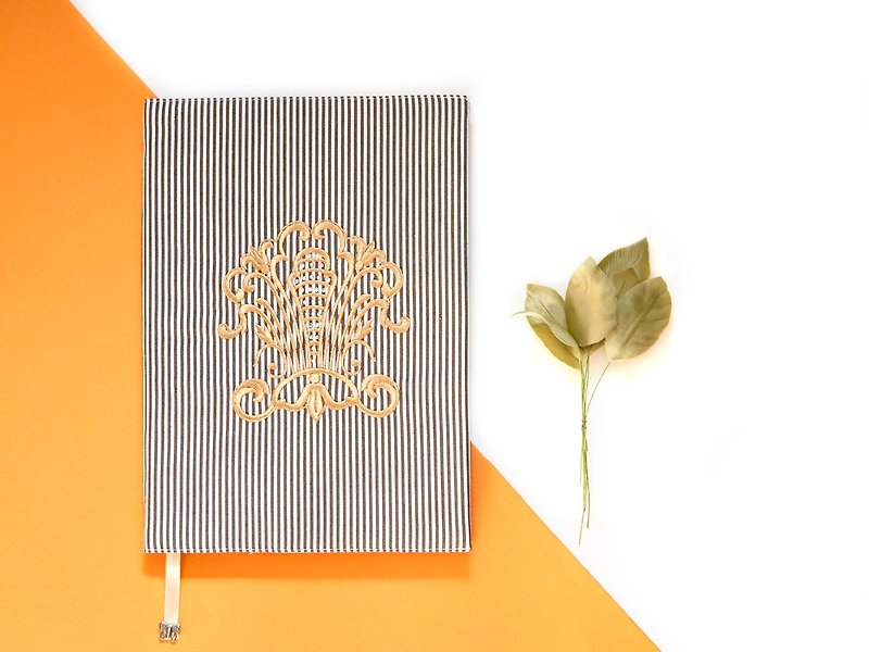 Retro gold embroidered cotton cloth hand account, even clothes book notebook - สมุดบันทึก/สมุดปฏิทิน - วัสดุอื่นๆ สีน้ำเงิน