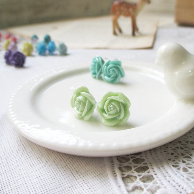 Green Rose Youth Permanent Handmade Rose Stainless Steel Ear Pin/Clip Type - ต่างหู - วัสดุอื่นๆ สีเขียว