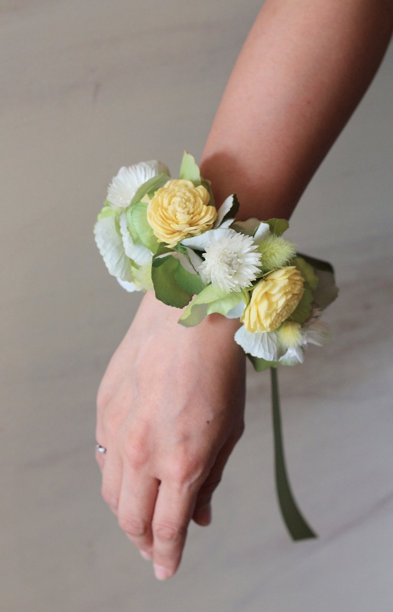 手腕花【乾燥花與人造花系列】太陽玫瑰(綠) - 手鍊/手鐲 - 其他材質 綠色
