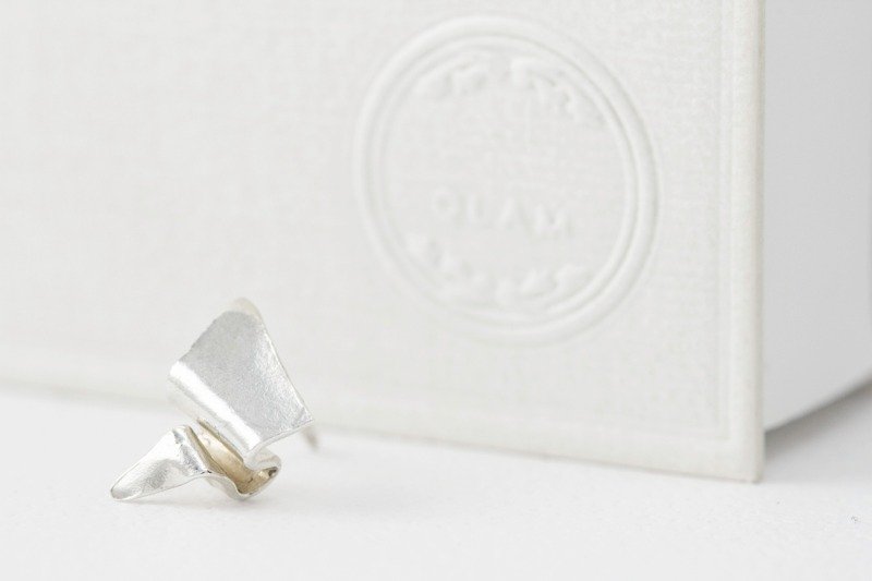 QLAM handmade sterling silver earrings-three-dimensional small lightning-Shining bright gospel jewelry - ต่างหู - โลหะ สีเทา